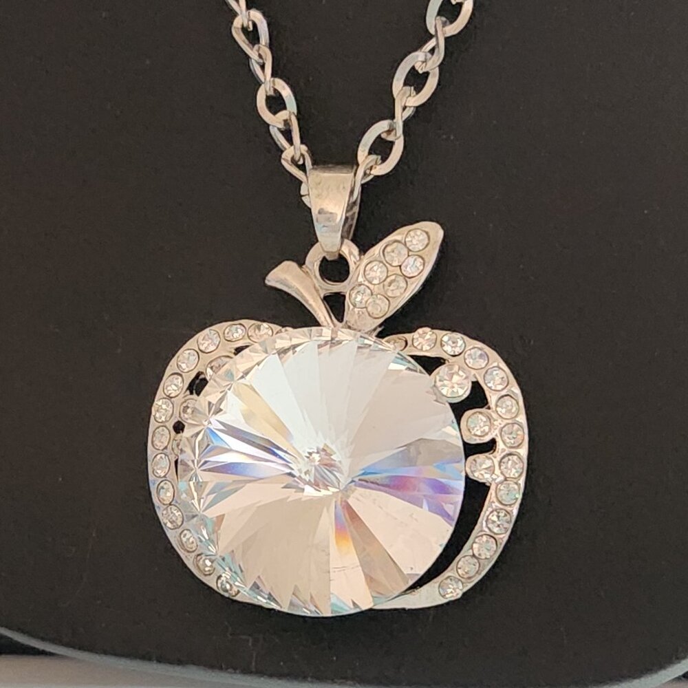 VINTAGE Lg Rivoli rhinestone APPLE PENDANT CHAIN NECKLACE SILVER TONE 26" CHAIN